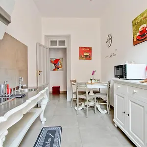 https://domvs-romae-apartment.it-romehotels.com